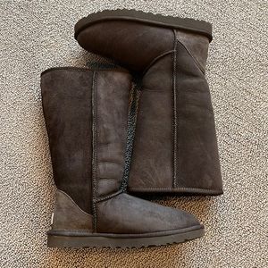 Chocolate brown classic ugg boots size 8